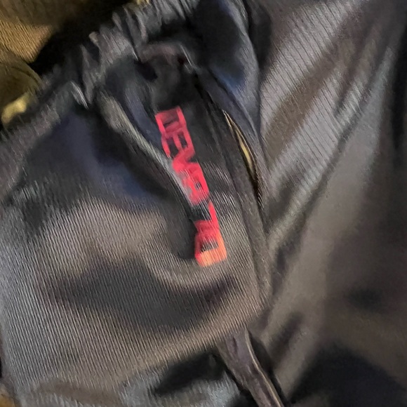 Deva 70 REI backpack with rain cover - Picture 8 of 10